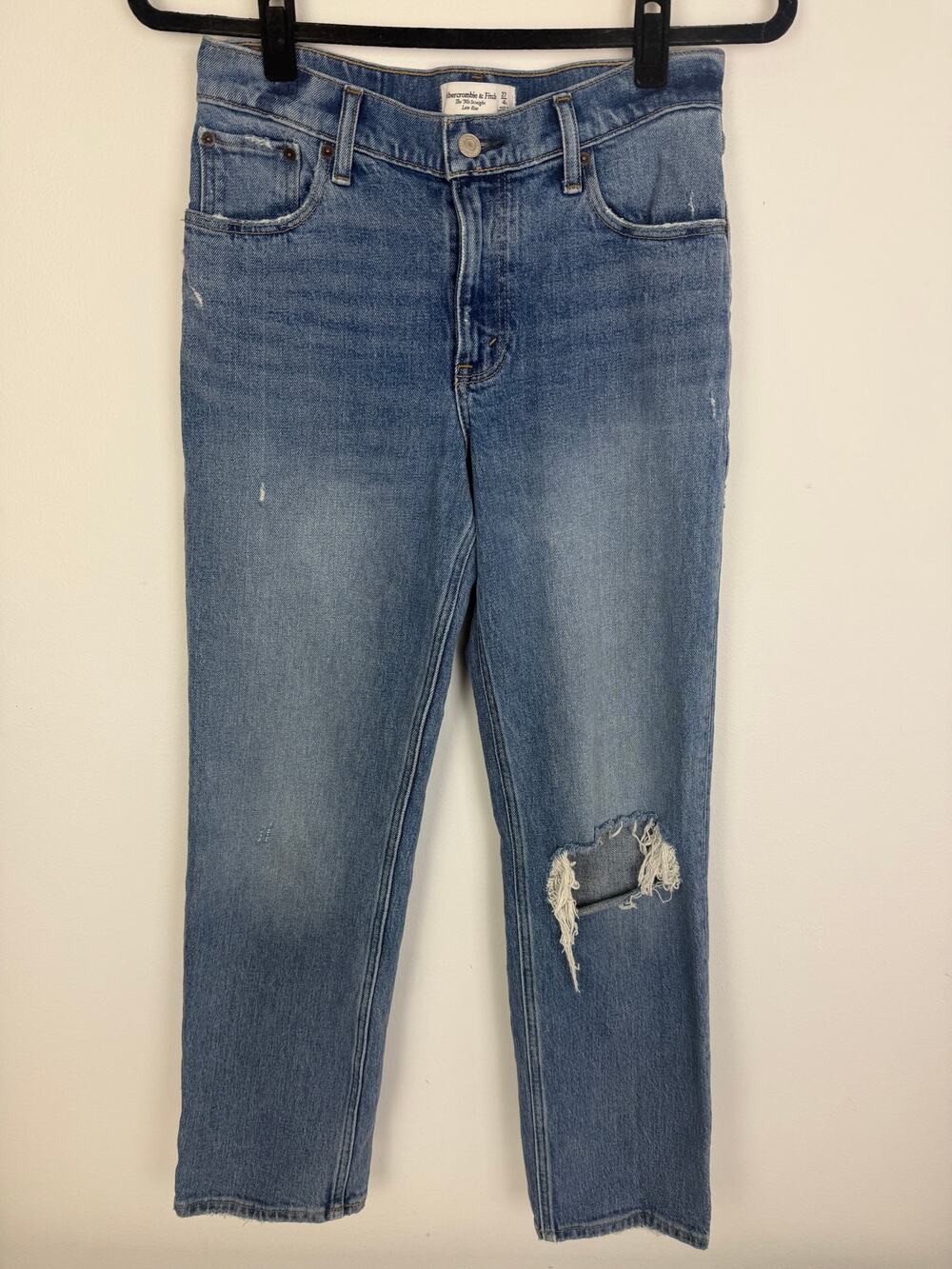 Abercrombie & Fitch Womens The 90s Straight Low Rise Medium Wash Jeans 27, 4S